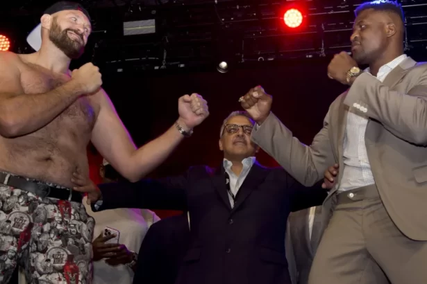 Francis Ngannou vs Tyson Fury