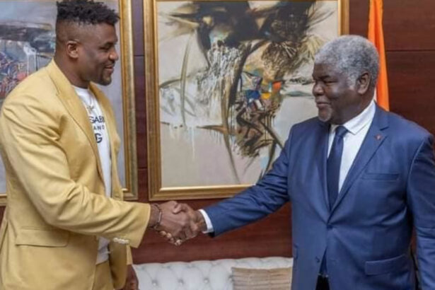 Poignée de main entre Francis Ngannou et le PM ivoirien