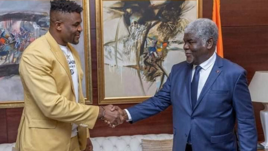 Poignée de main entre Francis Ngannou et le PM ivoirien