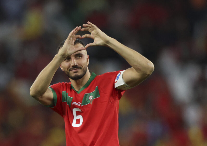 CAN 2023 : le capitaine du Maroc Romain Saiss s’attaque à l’arbitrage