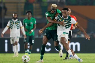 Victor Osimhen (en vert) et le Nigeria ont écarté le Cameroun (2-0) en 8es de finale de la CAN