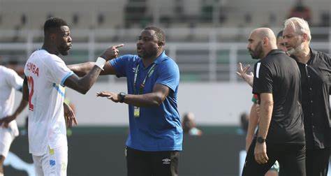 CAN 2023 : le coach du Maroc Walid Regragui suspendu 4 matches par la CAF !