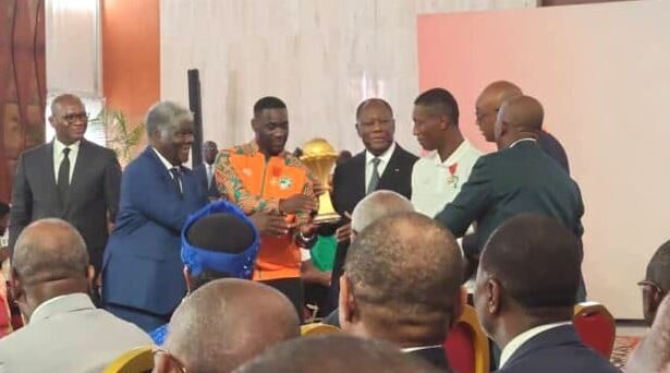 Côte d’Ivoire : les cadeaux (médailles, villas, argents) du président Ouattara aux Eléphants