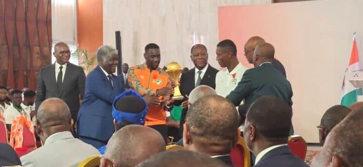 Côte d’Ivoire : les cadeaux (médailles, villas, argents) du président Ouattara aux Eléphants
