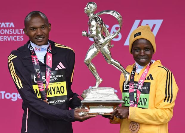 Marathon de Londres : doublé kenyan, record du monde féminin battu