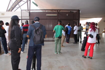 Cameroun : des journalistes bloqués à l'entrée de la salle de conférence de Marc Brys