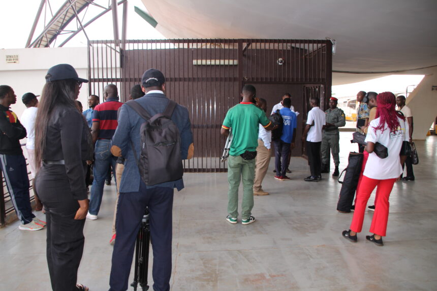 Cameroun : des journalistes bloqués à l'entrée de la salle de conférence de Marc Brys