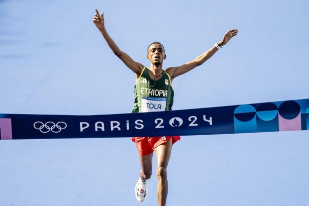 JO Paris 2024 : l’Éthiopien Tamirat Tola en or sur le marathon