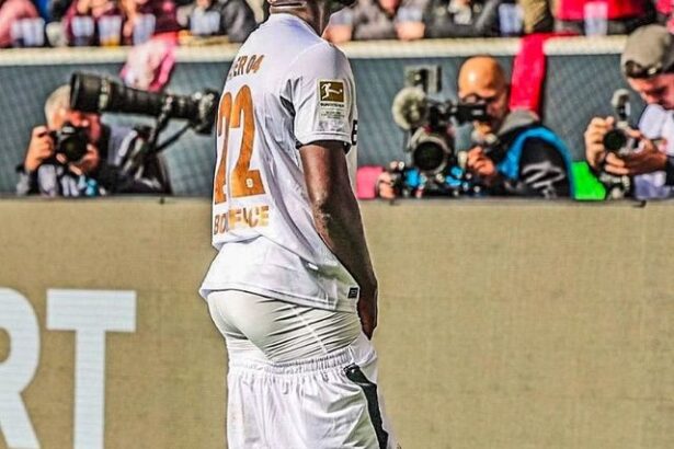 Bayer Leverkusen : le geste obscène du Nigerian Victor Boniface
