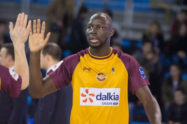 L’international Sénégalais de basket Antoine Mendy quitte les parquets