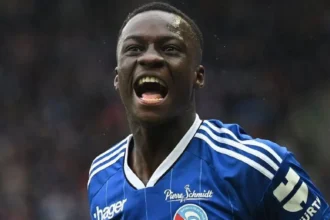 Habib Diarra rejoint Sunderland : un transfert record pour le RC Strasbourg et le football sénégalais