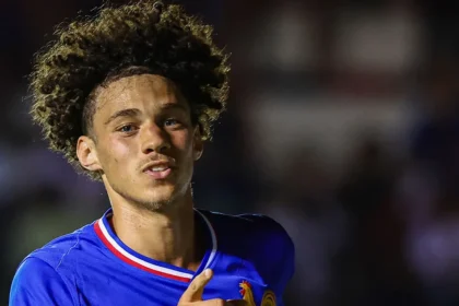 Maghnes Akliouche : L'ascension fulgurante d'un talent franco-algérien vers les Bleus