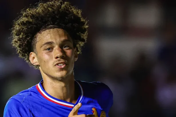 Maghnes Akliouche : L'ascension fulgurante d'un talent franco-algérien vers les Bleus