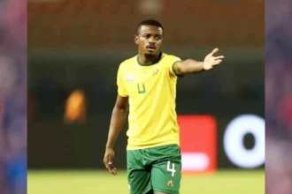 FIFA ouvre enquête sur Mokoena : joueur inéligible et risques pour l’Afrique du Sud