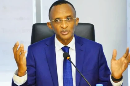 La FIFA inflige deux matchs de suspension à Abdoulaye Sow après les tensions du match RDC – Sénégal comptant pour les éliminatoires 2026.