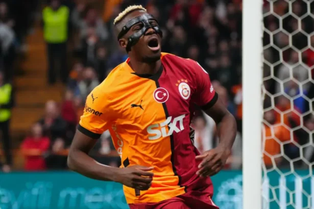 Victor Osimhen entre dans le top des buteurs africains en phase finale de UEFA Champions League
