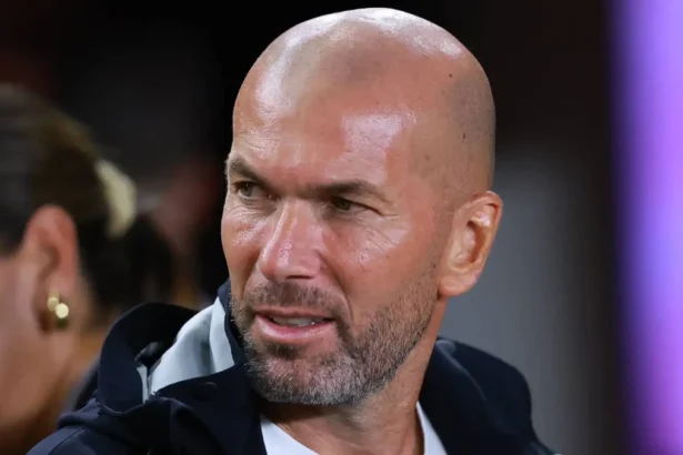 Zinédine Zidane succède à Didier Deschamps comme sélectionneur des Bleus