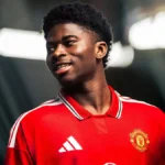 Carlos Baleba signe officiellement à Manchester United pour 82 millions d’euros
